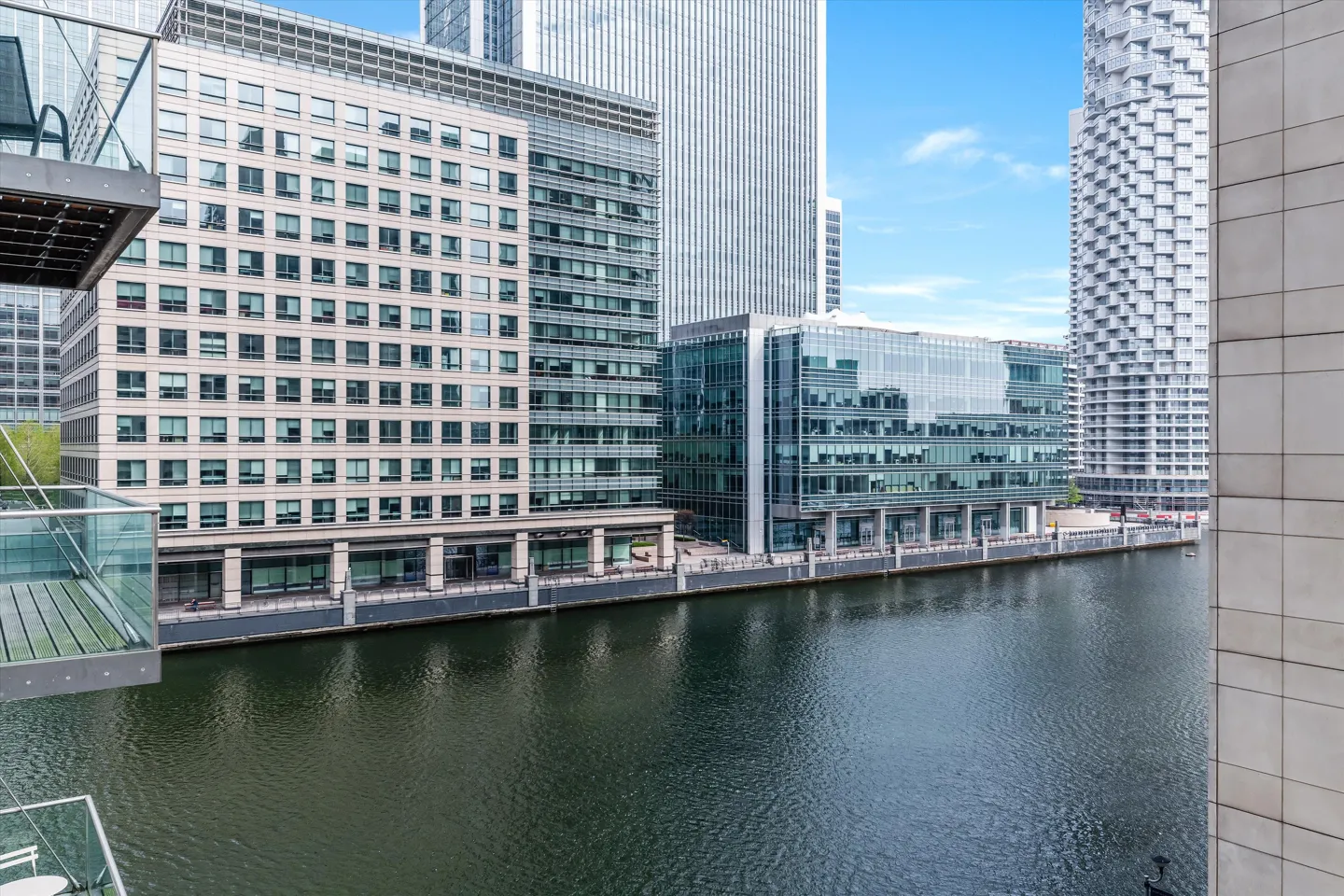 2 bedroom Flat in Discovery Dock West, Canary Wharf, London